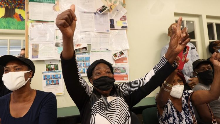 Defensores de los derechos de los migrantes haitianos celebran el Estatus de Protección Temporal.