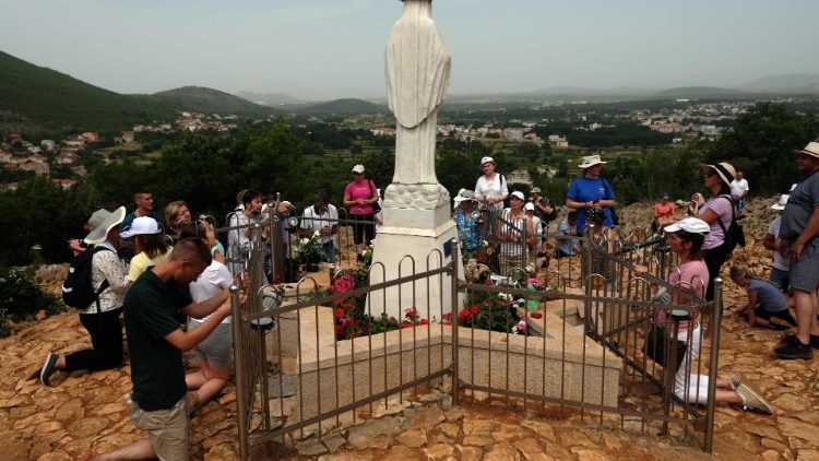 Pilger auf dem Weg zum Marienwallfahrtsort Medjugorje