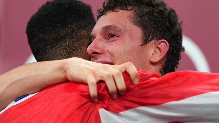 Filippo Tortu tras su victoria en los Juegos Olímpicos de Tokio 2020 en el relevo 4 x 100