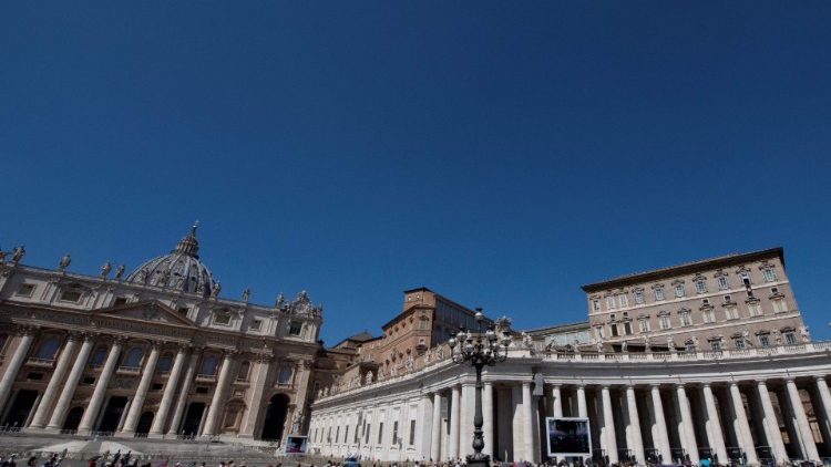 Падчас малітвы Анёл Панскі на плошчы св. Пятра