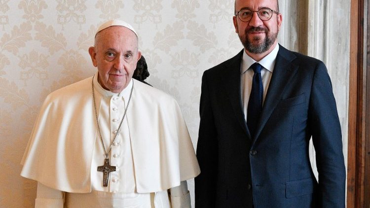 Papst Franziskus und Charles Michel