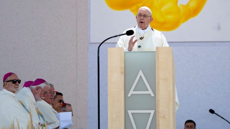 सात दुःखों की माता मरियम 