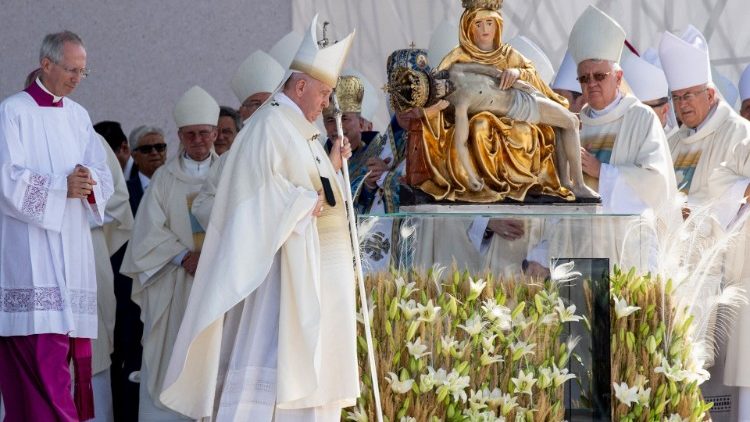 सात दुःखों की माता मरियम 