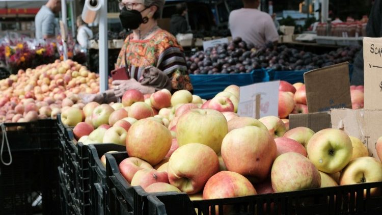 Abp Ñáñez: Argentyna to spichlerz świata, a ludzie żyją w nędzy