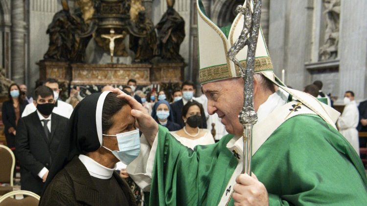 Papst Franziskus und die befreite Ordensfrau
