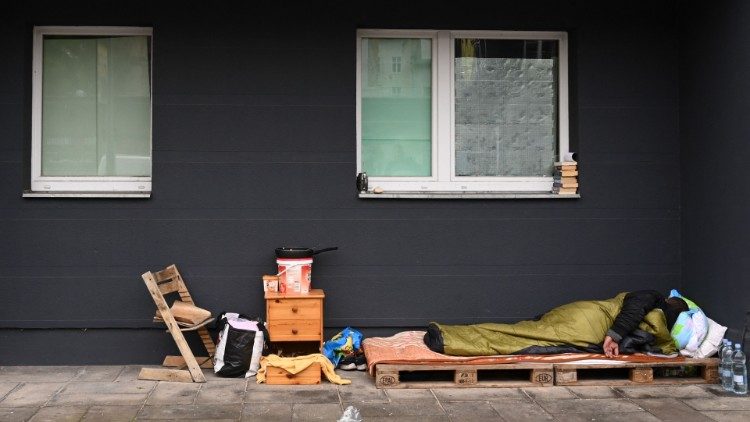 World Day of the Poor 2022: Pope upholds values of solidarity and responsibility