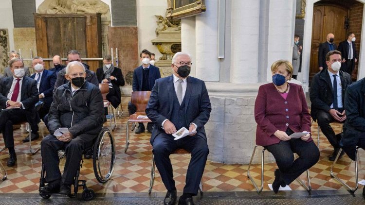 Ökumenischer Gottesdienst vor der ersten Sitzung des neuen Bundestages Ende Oktober (mit den Politikern Schäuble, Steinmeier und Merkel)