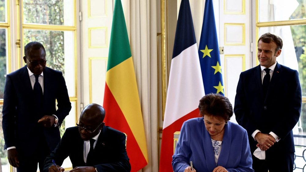 FRANCE-BENIN-POLITICS-DIPLOMACY-ART