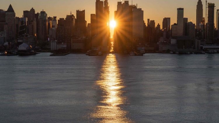 Heri za Mlimani ni muhtasari wa mafundisho makuu ya Kristo Yesu kwa wanafunzi wake zinazofumbatwa katika hekima ya njia mbili: heri na ole.