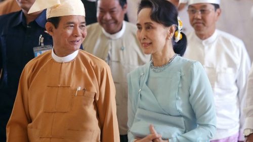 Myanmar, Aung San Suu Kyi condannata a 4 anni di carcere