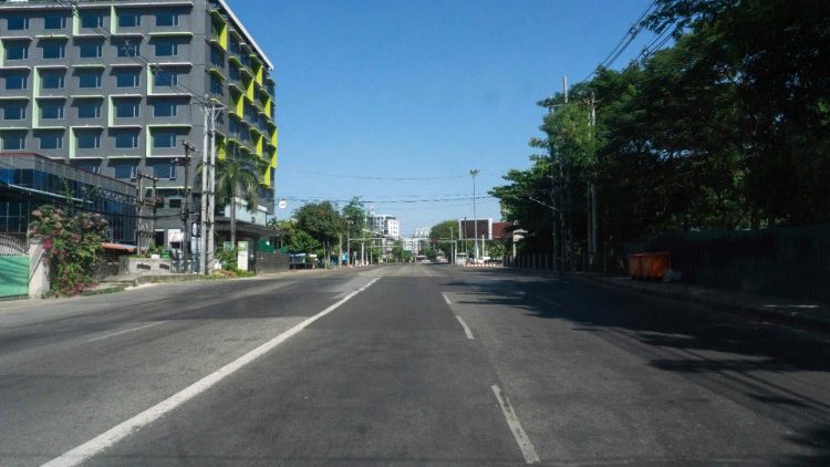 Rue vide de Rangoun pour une grève du silence contre la junte militaire le 10 décembre 2021