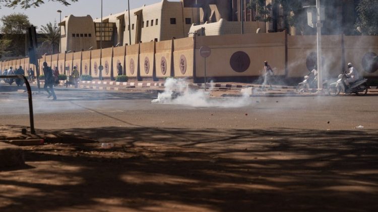 Le strade di Ouagadougou interessate dalle manifestazioni di protesta contro l'insicurezza 