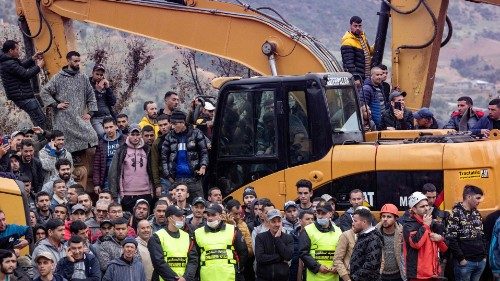 Francesco: un paese accanto a un migrante malato e un popolo vicino a Rayan