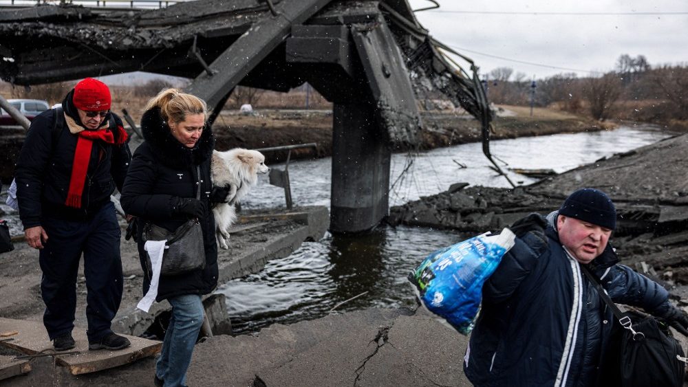 Rifugiati nei pressi della capitale ucraina, Kiev (Dimitar Dilkoff / Afp)
