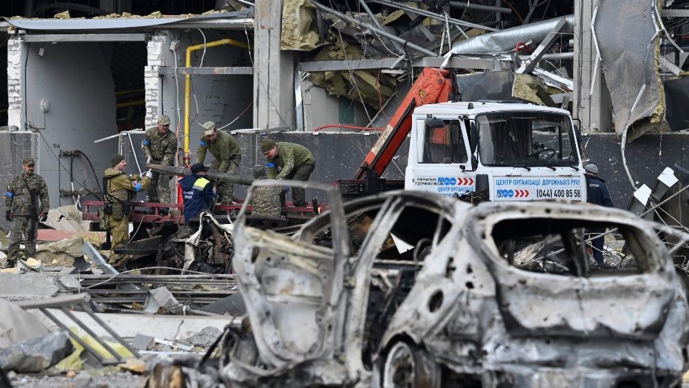 Desde 24 de fevereiro de 2022, mais de 21 mil pessoas foram mortas ou feridas, incluindo quase 1.500 crianças (AFP)