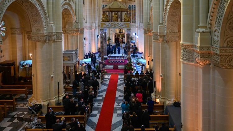 Interior del santuario