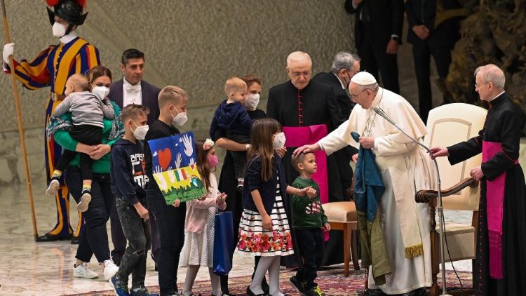 Stolica Apostolska: Papież broni życia Ukraińców, nie zajmuje się polityką