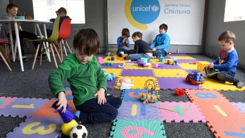 Ukraine: UNICEF lieferte 170 Tonnen Hilfsgüter in die Region Charkiw