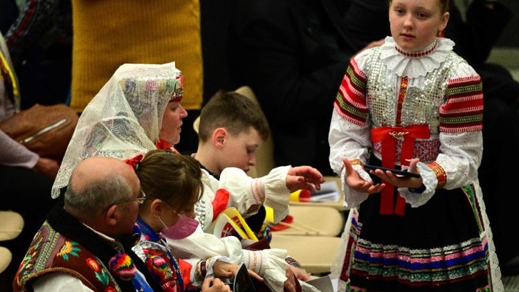 Szlov&aacute;k csal&aacute;d n&eacute;pviseletben 