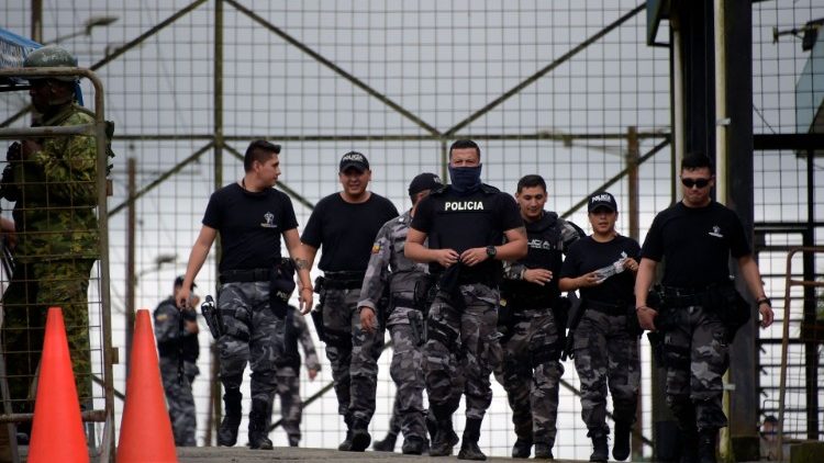 El gobierno no logra tomar el control en las cárceles dominadas por bandas criminales y del narcotráfico.