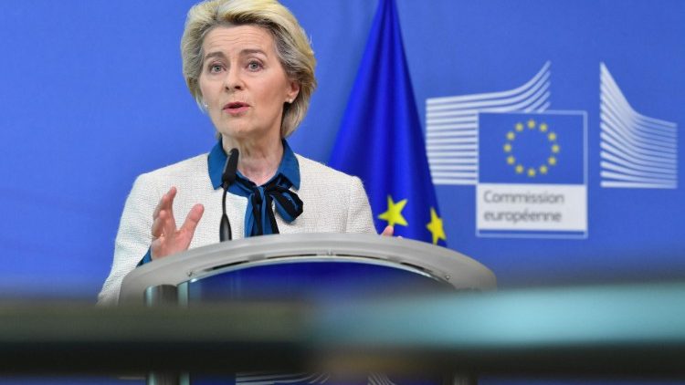 La presidente Ursula von der Leyen annuncia nuovi aiuti dell'Unione Europea per l'Ucraina (John Thys / Afp)
