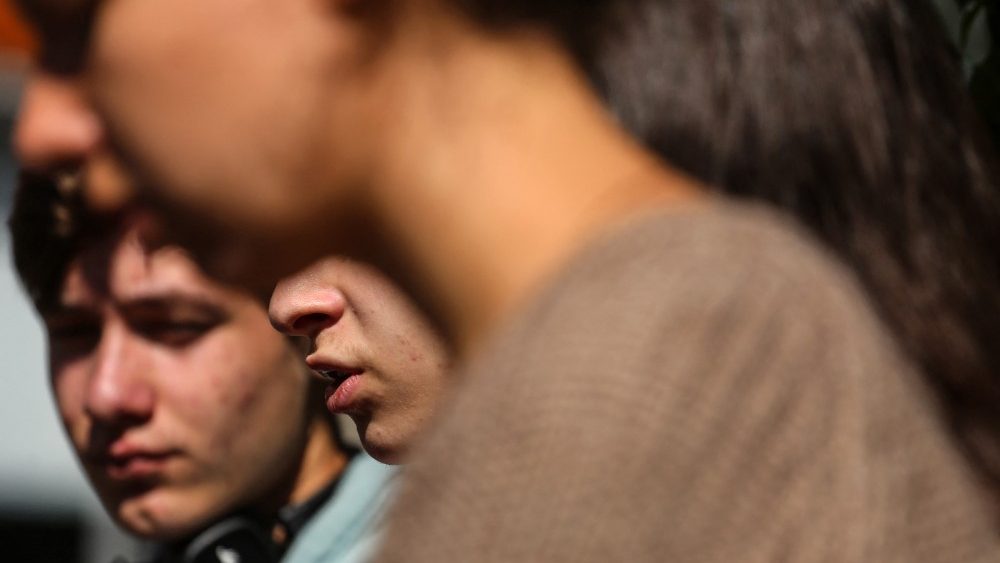 Jovens ucranianos refugiados antes da entrevista à AFP na Katholiek Onderwiejs Vilvoorde TechnOV School, em Vilvoorde, Bélgica. AFP/Valeria Mongelli