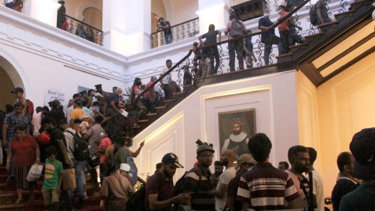 Le proteste di popolo nel Palazzo presidenziale, a Colombo