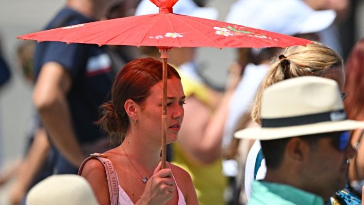 Imani ilindwe, itangazwe na kushuhudiwa na waamini.