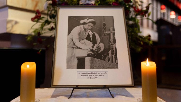 Candele in memoria della Regina