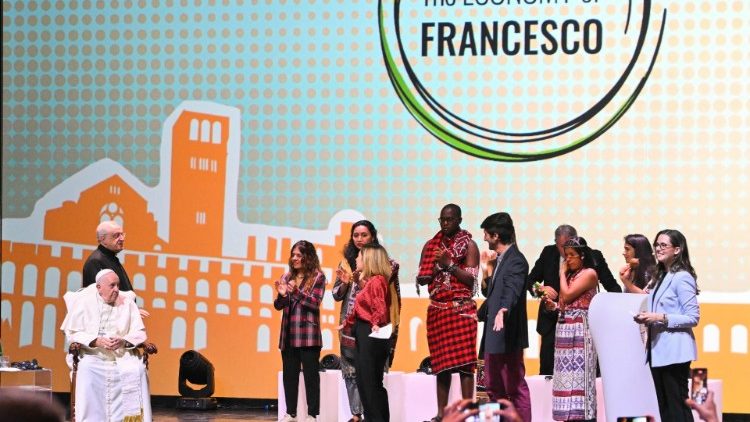 Papież z młodymi podpisał pakt na rzecz ewangelicznej gospodarki