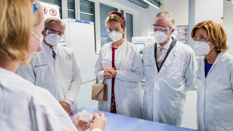 Tafakari ya Neno la Mungu Dominika 28 ya Mwaka C wa Kanisa: Wazo kuu: Waamini wajifunze kuwa ni watu wa imani na shukrani na kilele chake ni Ekaristi Takatifu.