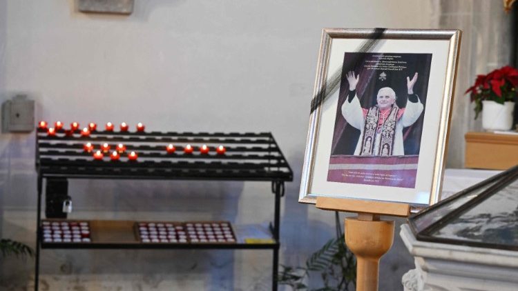 Gedenken an Benedikt XVI. in seiner Taufkirche in Marktl am Inn
