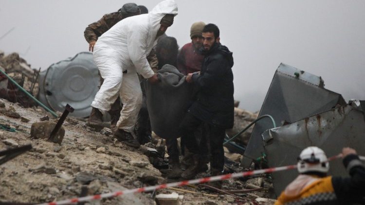 Weitere Opfer werden aus den Trümmern geborgen