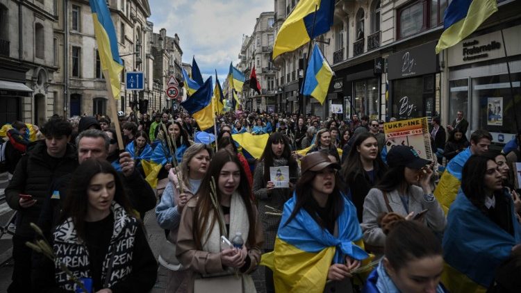 Manifestation à Bordeaux en France, un an après le début de la guerre en Ukraine, le 25 février 2023. 