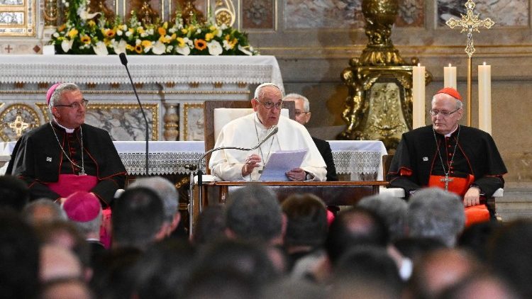 Tan&iacute;t a Szentatya