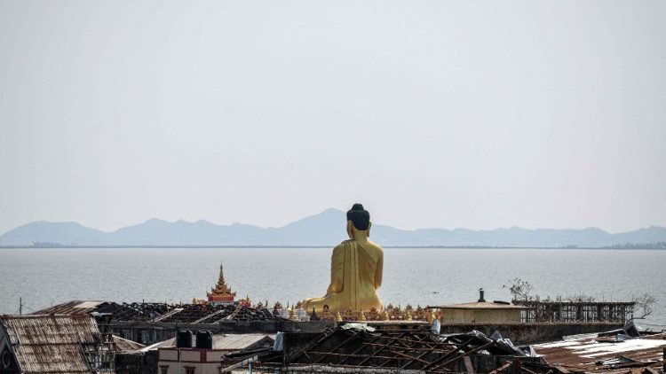 Les toits de Sittwe dans l'État Rakhine, le 17 mai.