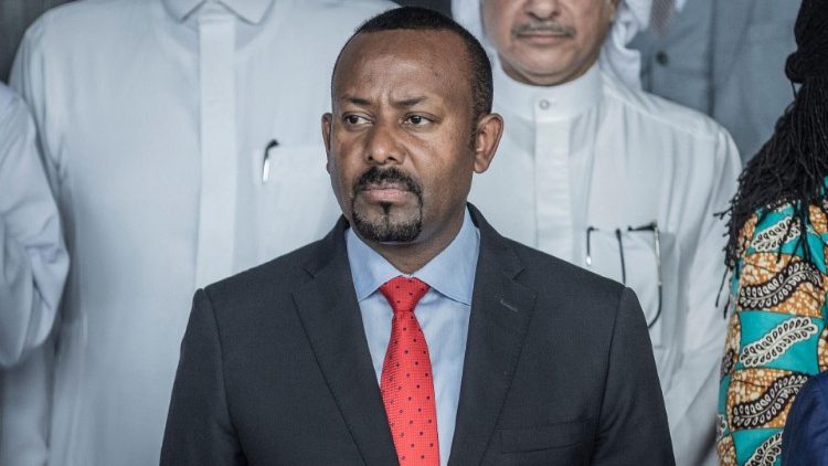 Primeiro Ministro da Etiópia, Abuy Ahmed, na foto de grupo durante as comemorações do 60° aniversário da Organização da Unidade Africana