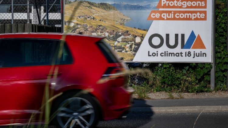 Abstimmungsplakat in der Schweiz zum Klimaschutz-Gesetz