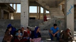 people-flee-from-kirkuk-1508407870611
