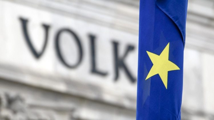 Stern aus der Europafahne vor dem Berliner Reichstag