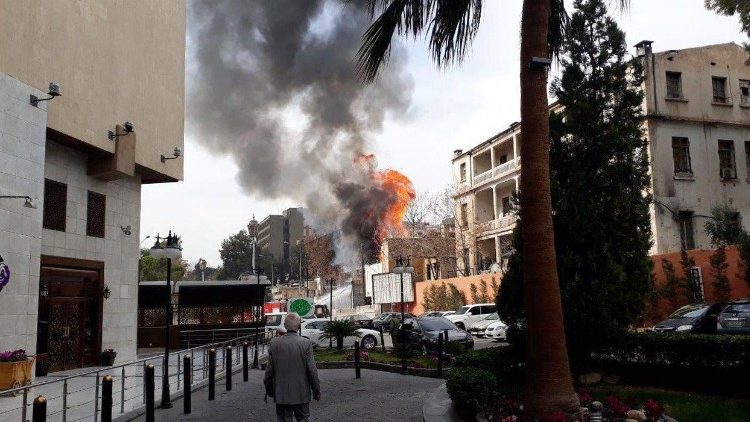 Un palazzo colpito da un mortaio nella città vecchia di Damasco