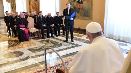 Il Papa ai membri dell'International Catholic Migration - VIDEO