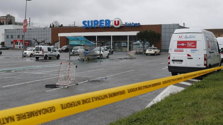 Tödliche Geiselnahme in einem Supermarkt