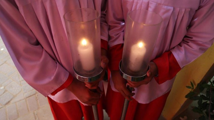 Cristãos paquistaneses na Sexta-feira Santa, em Karachi