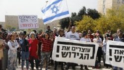 protest-against-the-african-asylum-seekers-de-1522746188436.jpg
