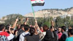 protest-in-damascus-after-us-and-allies-launc-1523696889914.jpg