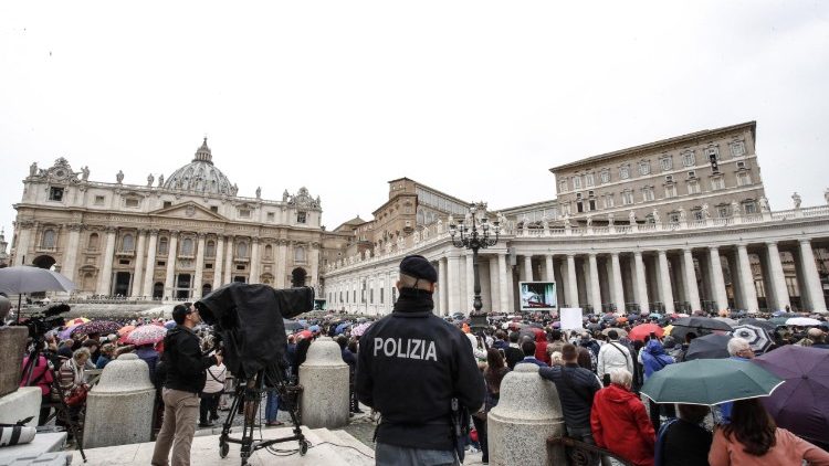 Al Regina Coeli Papa Francesco ha sottolineato che dobbiamo avere "un'idea positiva del nostro corpo"
