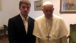 papa--stamane-ha-incontrato-il-padre-di-alfie-1524044286477.jpg
