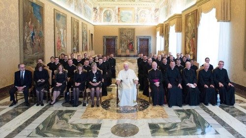 Pope to Rome’s Venerable English College: Banish fear. Build friendships. 