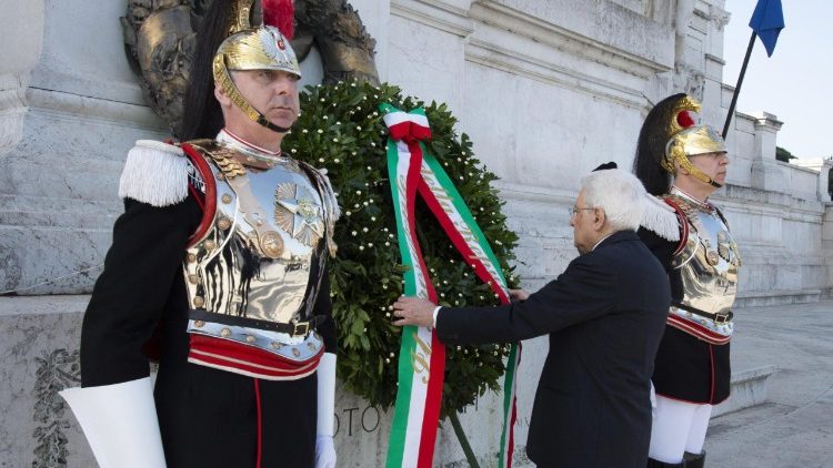 Il Presidente della Repubblica Mattarella all'Altare della Patria